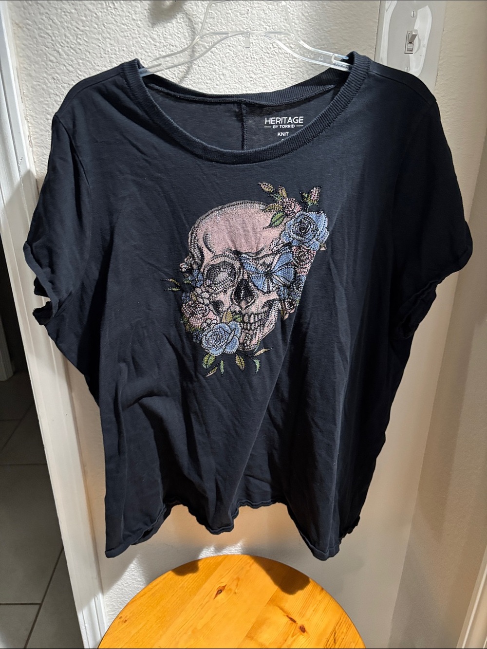 Heritage by Torrid Black Short Sleeve Tee with Pink Skull 3